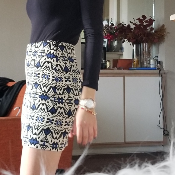 Patterned mini skirt - Picture 3 of 5